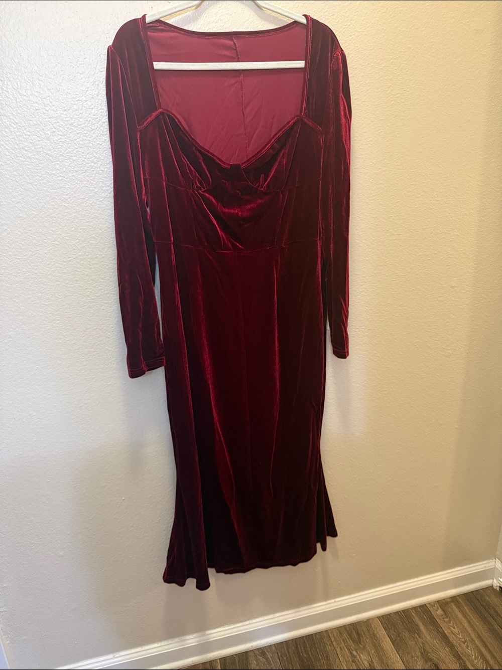 Long Sleeve Velvet Midi Dress in Rich Wine
